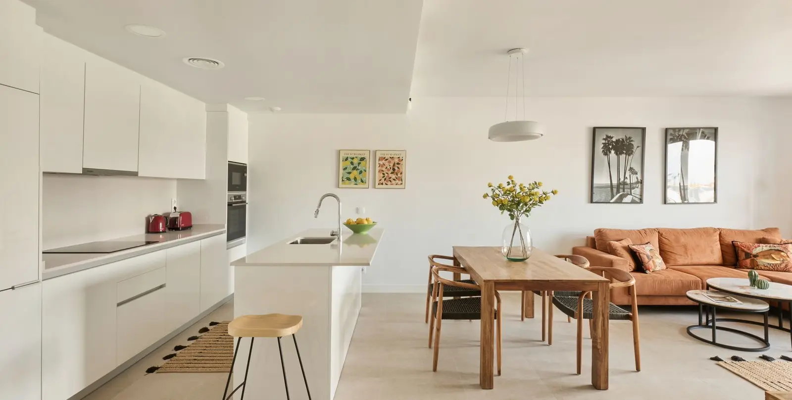 Sale of middle floor apartment in Estepona 1