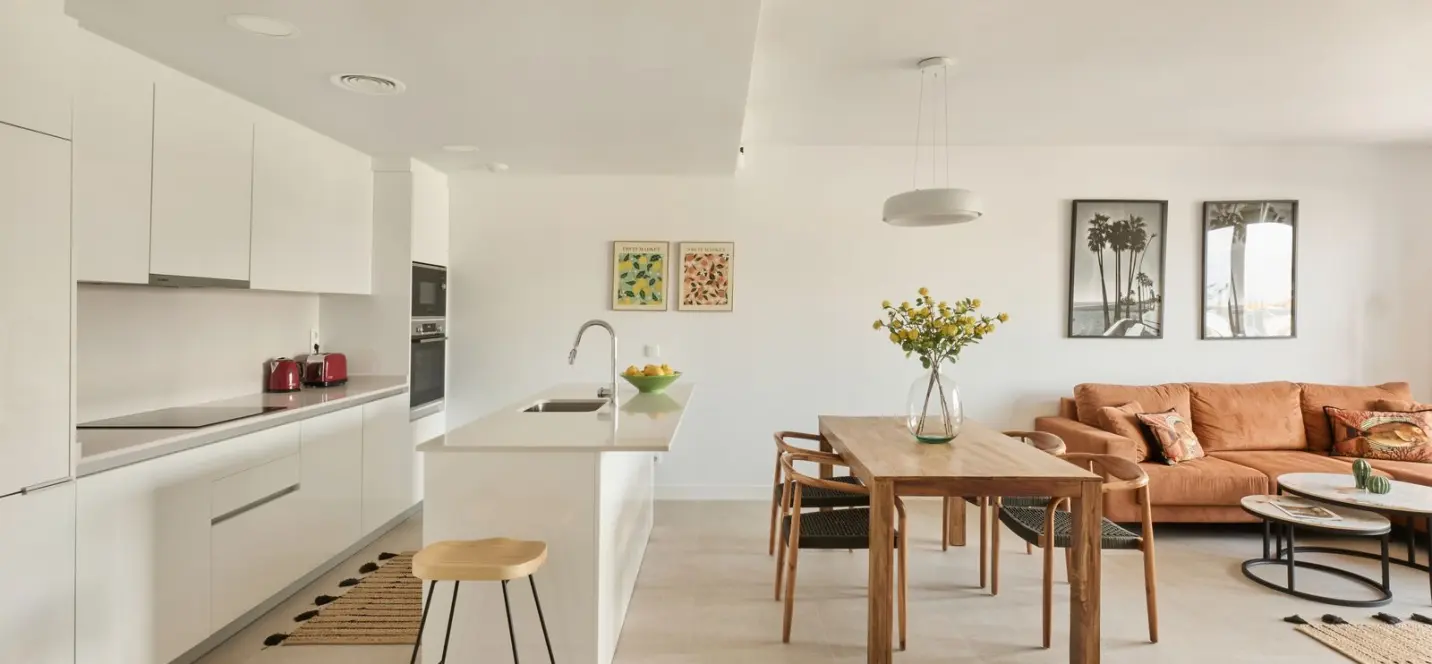 Sale of middle floor apartment in Estepona 0