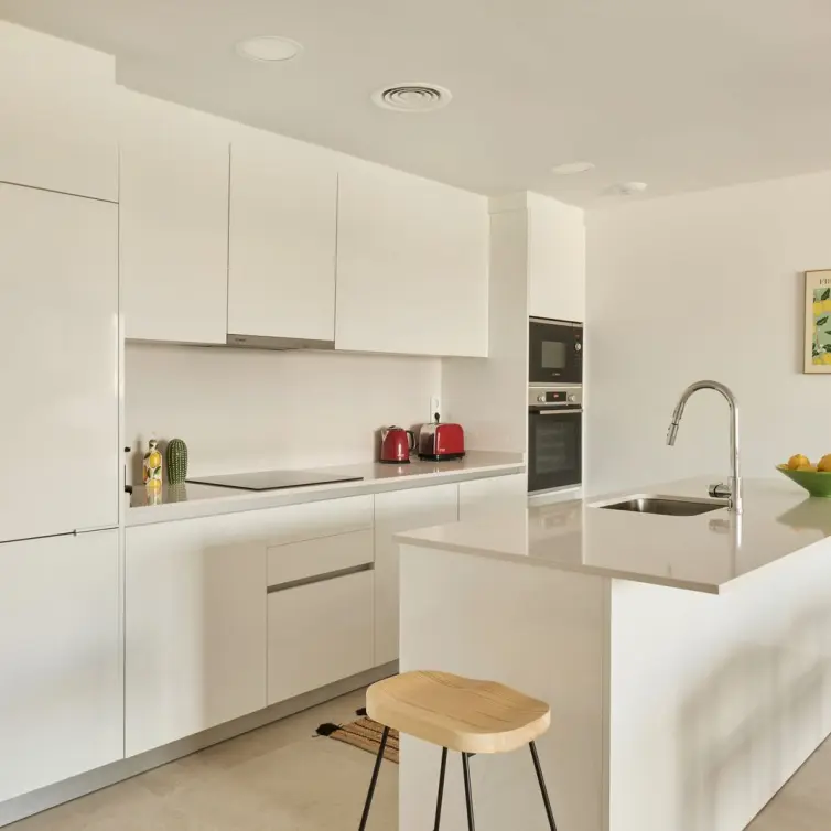 Sale of middle floor apartment in Estepona