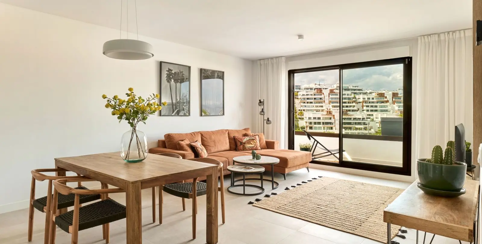 Sale of middle floor apartment in Estepona 3