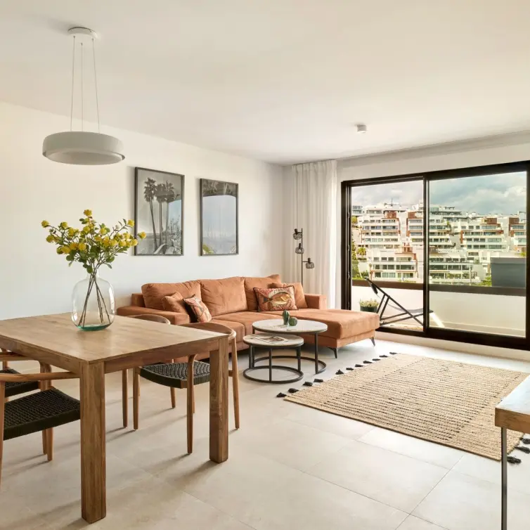 Sale of middle floor apartment in Estepona