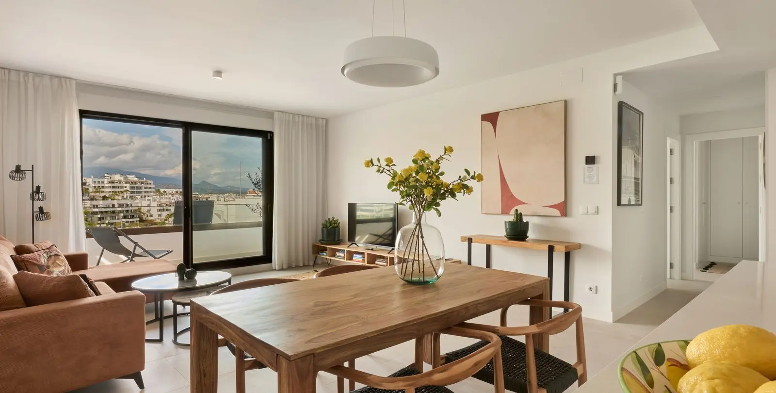 Sale of middle floor apartment in Estepona 4