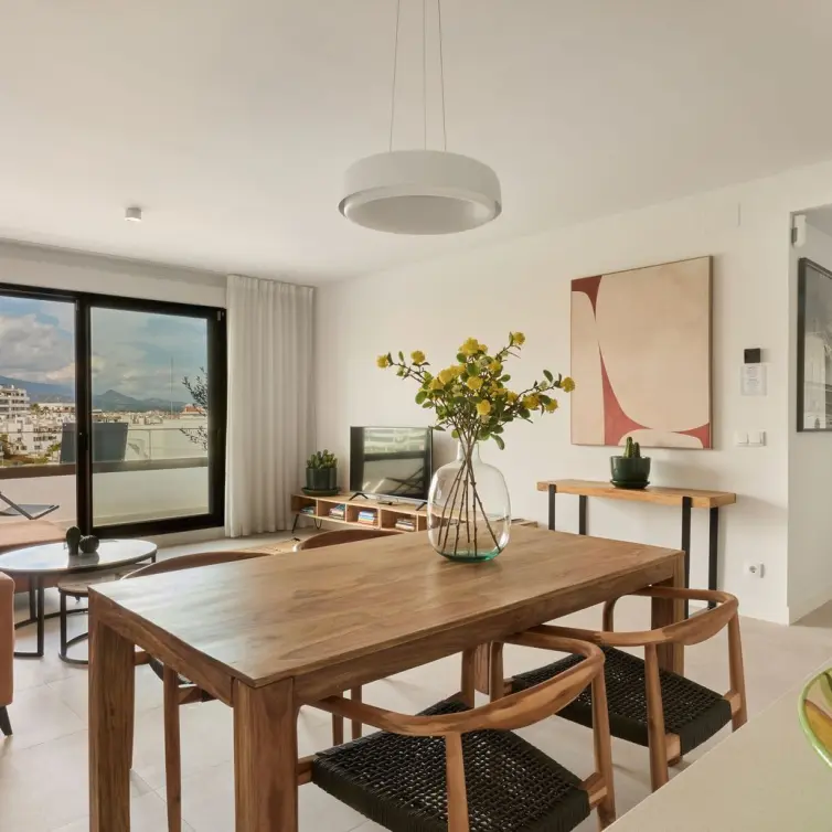 Sale of middle floor apartment in Estepona