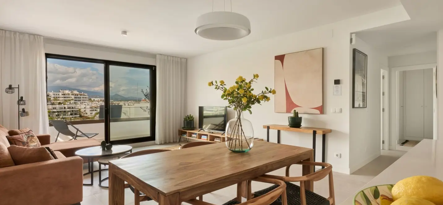 Sale of middle floor apartment in Estepona 3