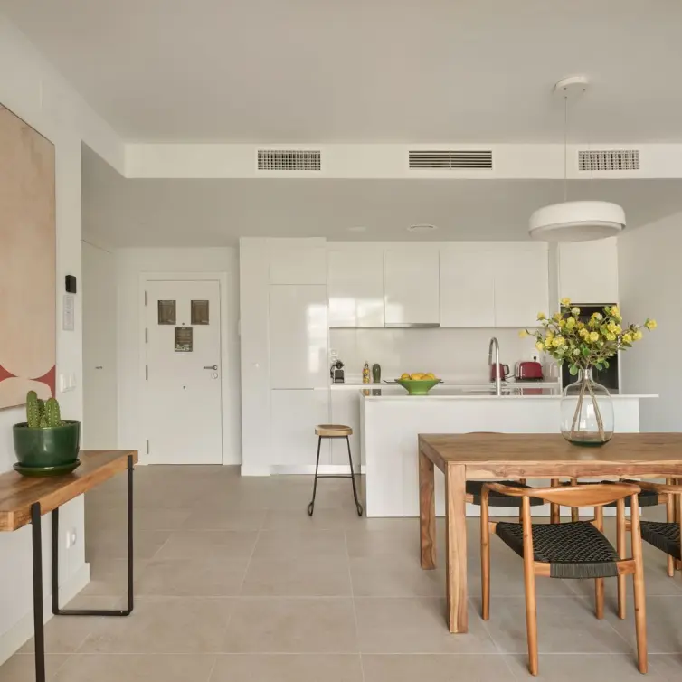 Sale of middle floor apartment in Estepona