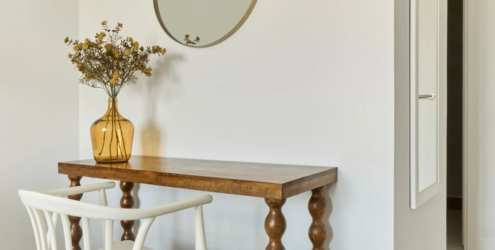Sale of middle floor apartment in Estepona 10