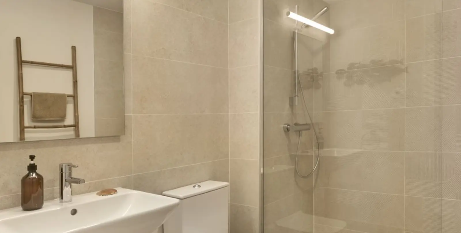 Sale of middle floor apartment in Estepona 14