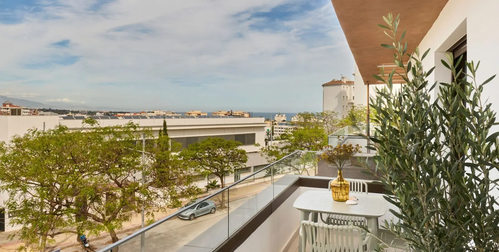 Sale of middle floor apartment in Estepona 17