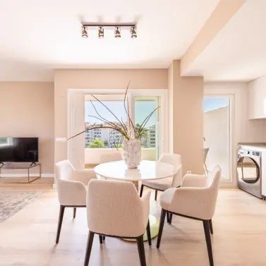 Sale of middle floor apartment in Nueva Andalucía