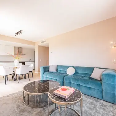 Sale of middle floor apartment in Nueva Andalucía