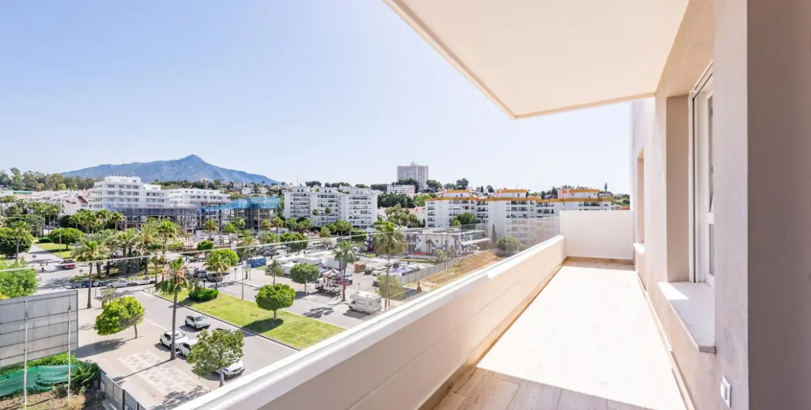 Продажа апартаментов на среднем этаже в Nueva Andalucía 15