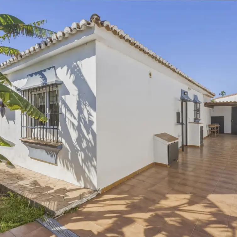 Venta de villa independiente en El Chaparral