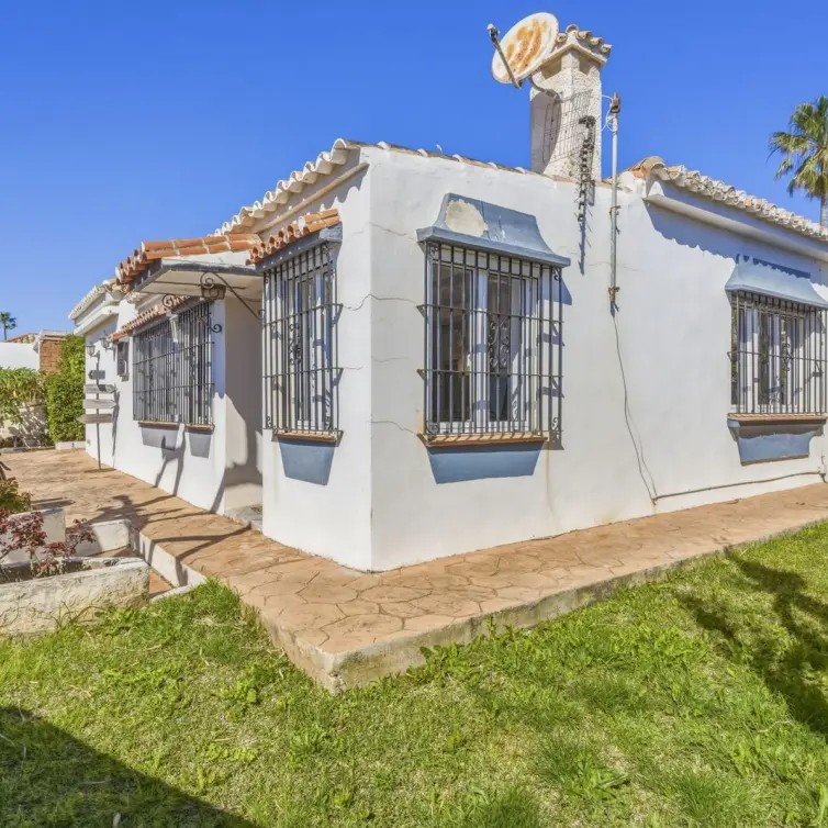 Venta de villa independiente en El Chaparral