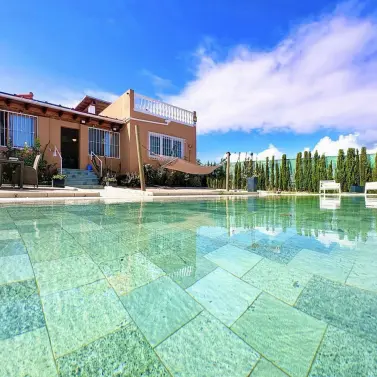 Sale of detached villa in Estepona