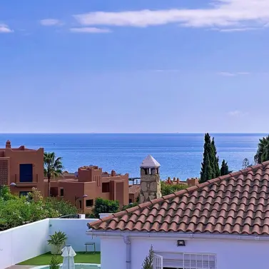 Sale of detached villa in Estepona
