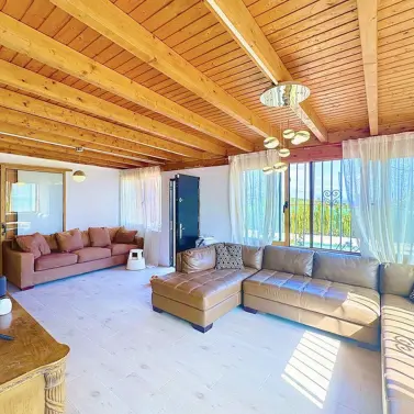 Sale of detached villa in Estepona