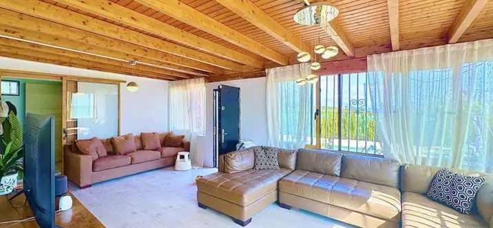 Sale of detached villa in Estepona 2