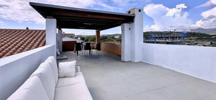 Sale of detached villa in Estepona 3