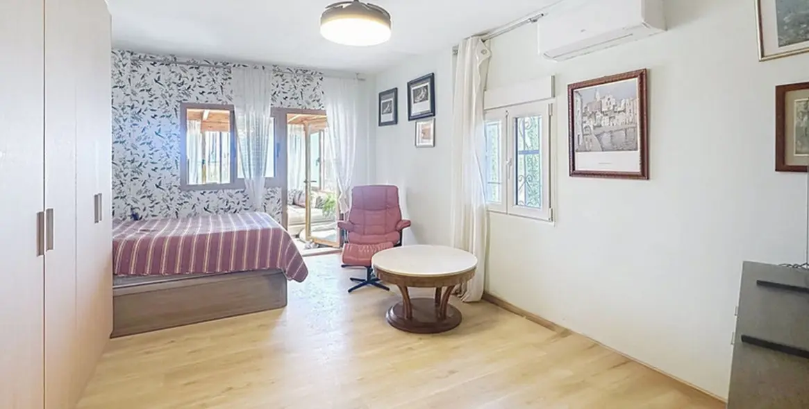 Sale of detached villa in Estepona 10