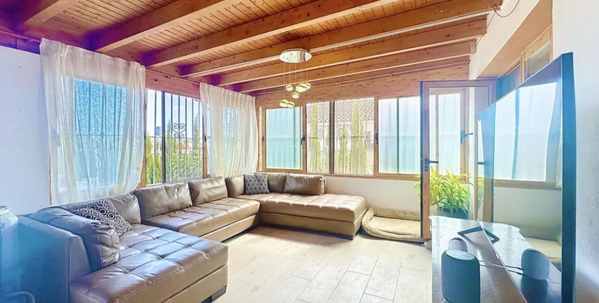 Sale of detached villa in Estepona 12