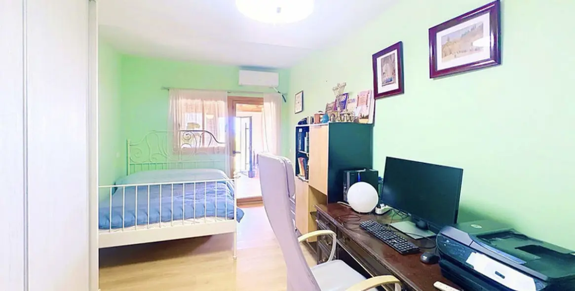 Sale of detached villa in Estepona 17