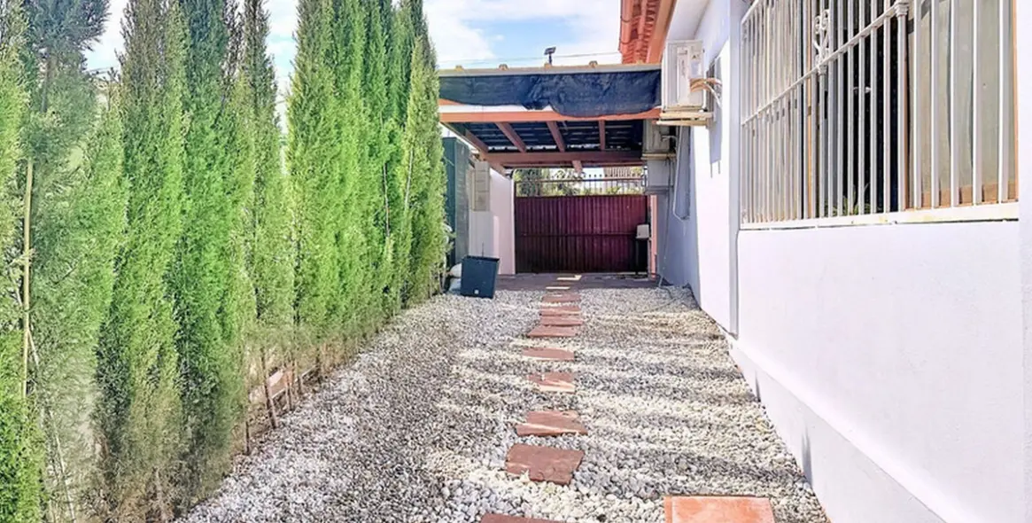 Sale of detached villa in Estepona 24