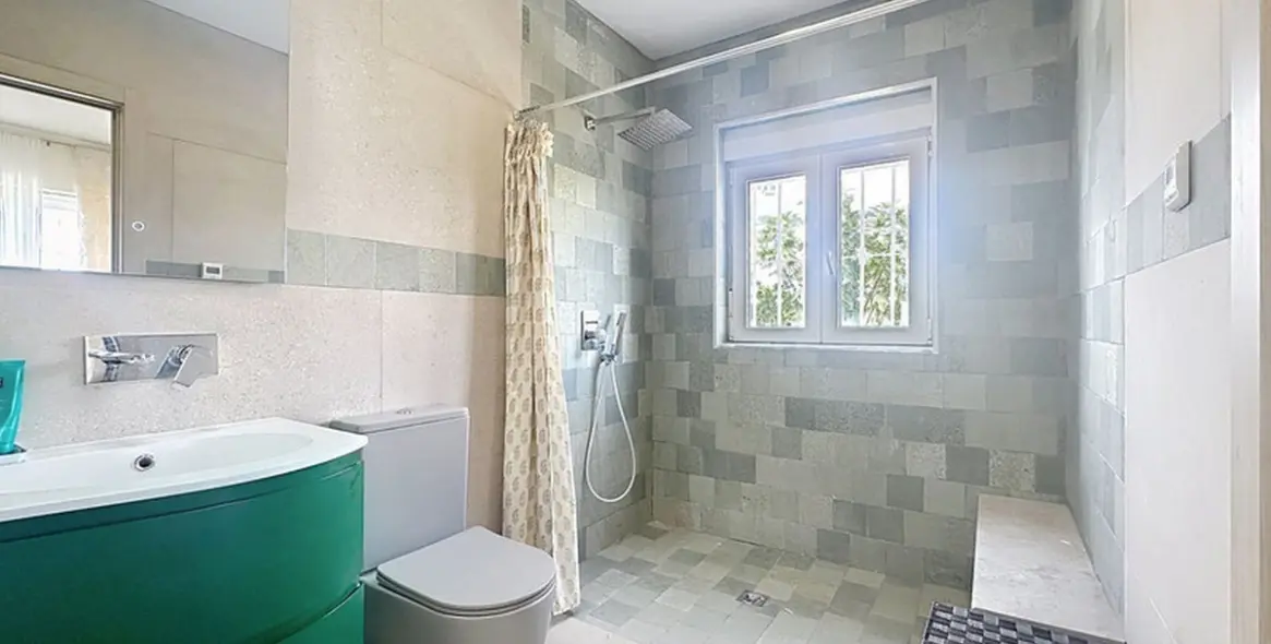 Sale of detached villa in Estepona 33