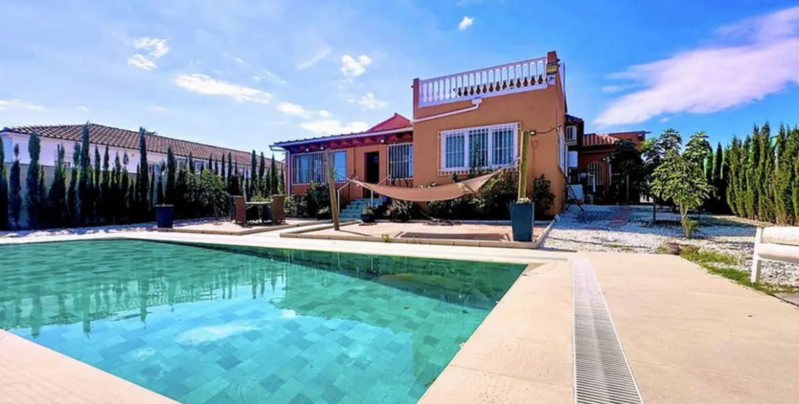 Sale of detached villa in Estepona 42