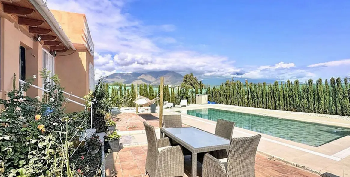 Sale of detached villa in Estepona 62