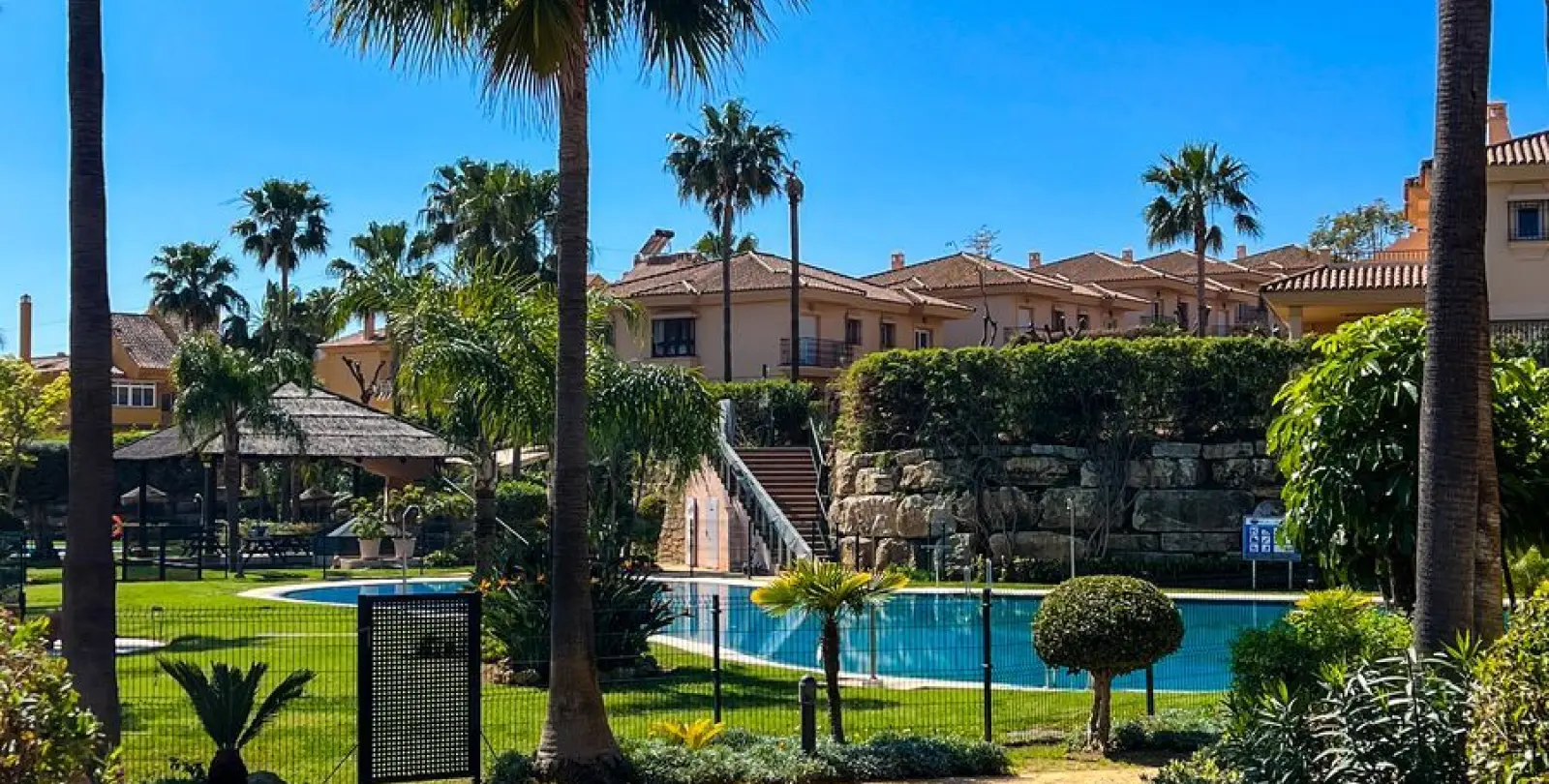 Продажа дома на две семьи в Riviera del Sol 23