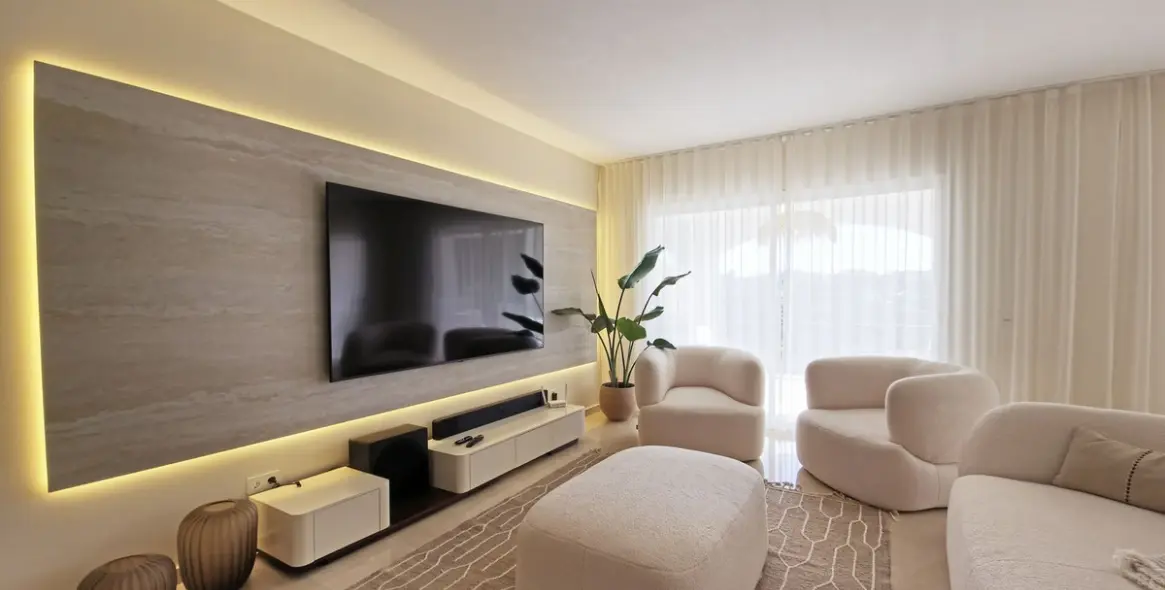 Sale of middle floor apartment in Benahavís 2