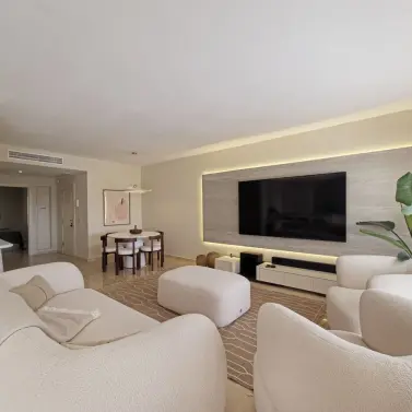 Sale of middle floor apartment in Benahavís