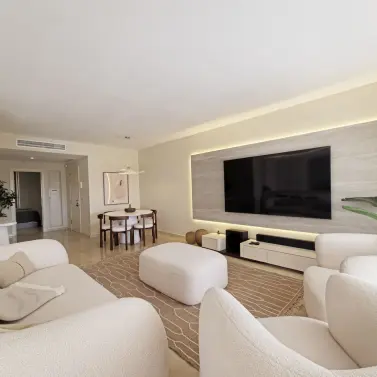 Sale of middle floor apartment in Benahavís