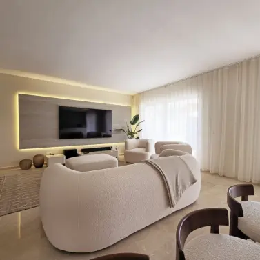 Sale of middle floor apartment in Benahavís