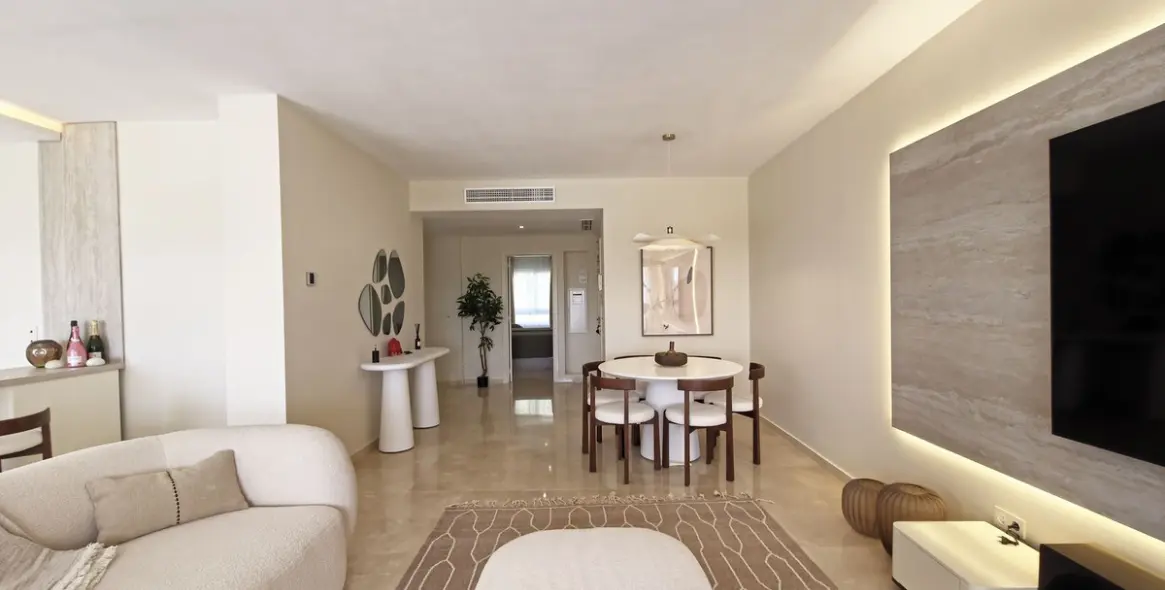 Sale of middle floor apartment in Benahavís 9