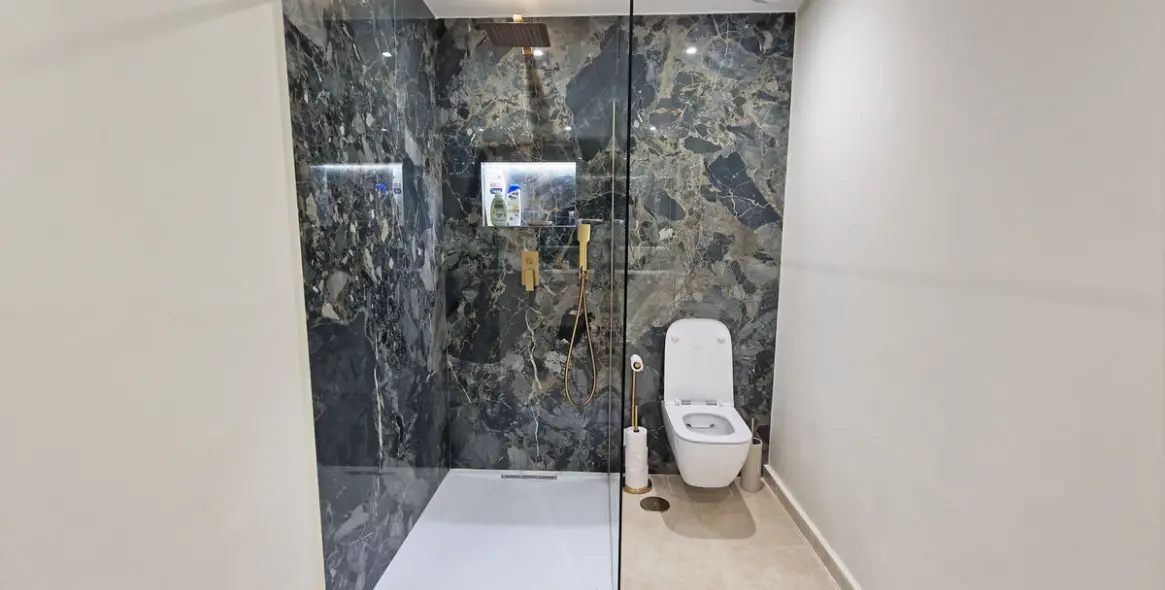 Sale of middle floor apartment in Benahavís 19