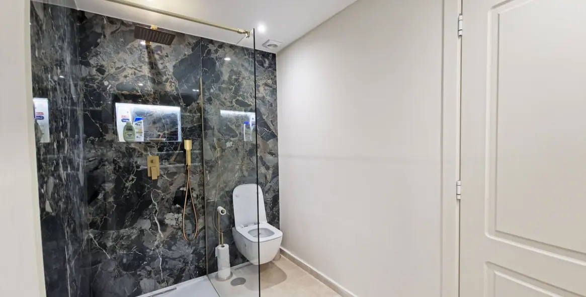 Sale of middle floor apartment in Benahavís 21