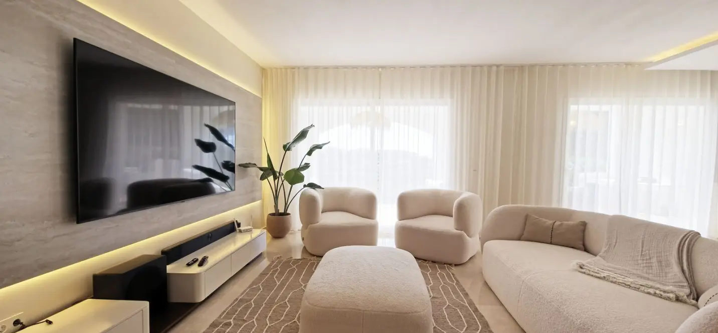 Sale of middle floor apartment in Benahavís 0