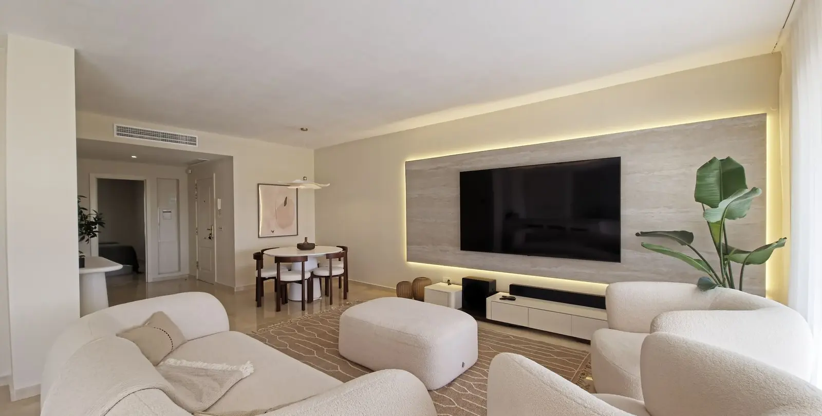 Sale of middle floor apartment in Benahavís 3