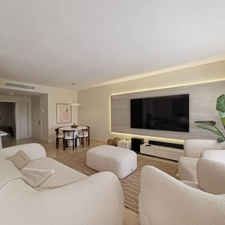 Sale of middle floor apartment in Benahavís