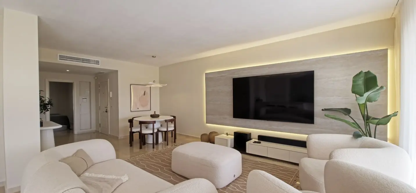 Sale of middle floor apartment in Benahavís 2