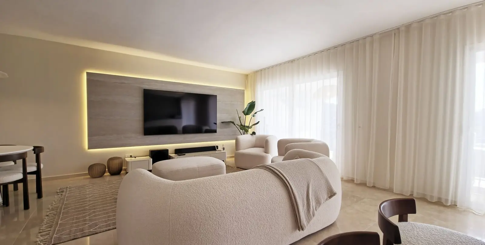 Sale of middle floor apartment in Benahavís 5