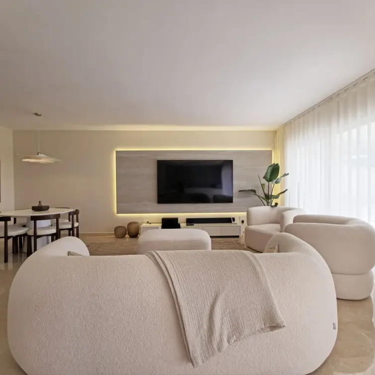 Sale of middle floor apartment in Benahavís