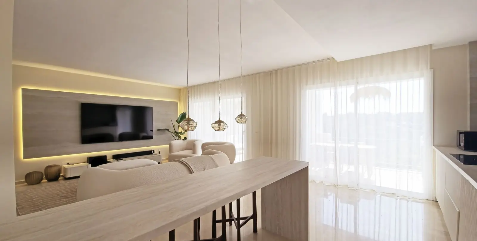 Sale of middle floor apartment in Benahavís 8