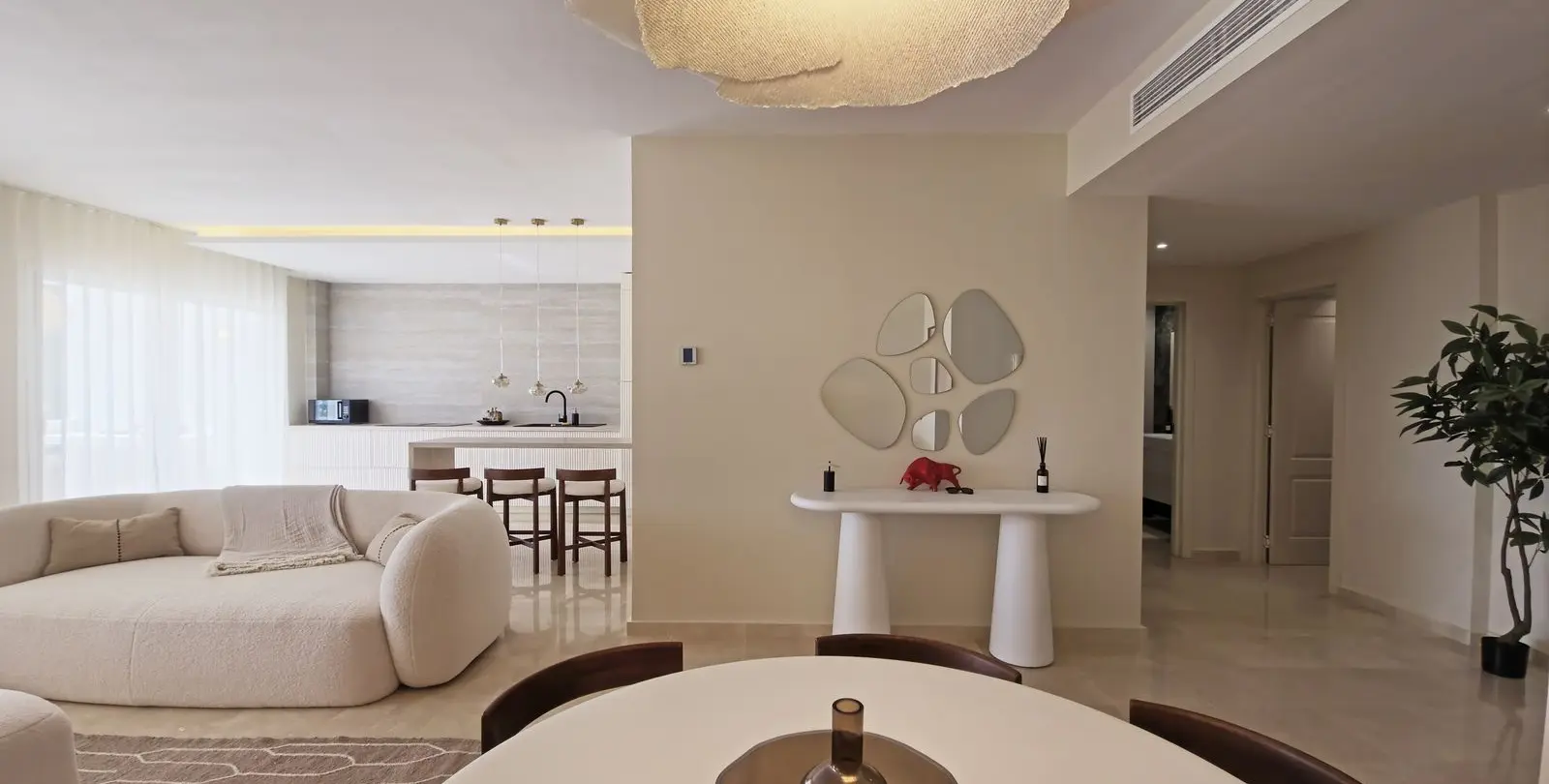Sale of middle floor apartment in Benahavís 10
