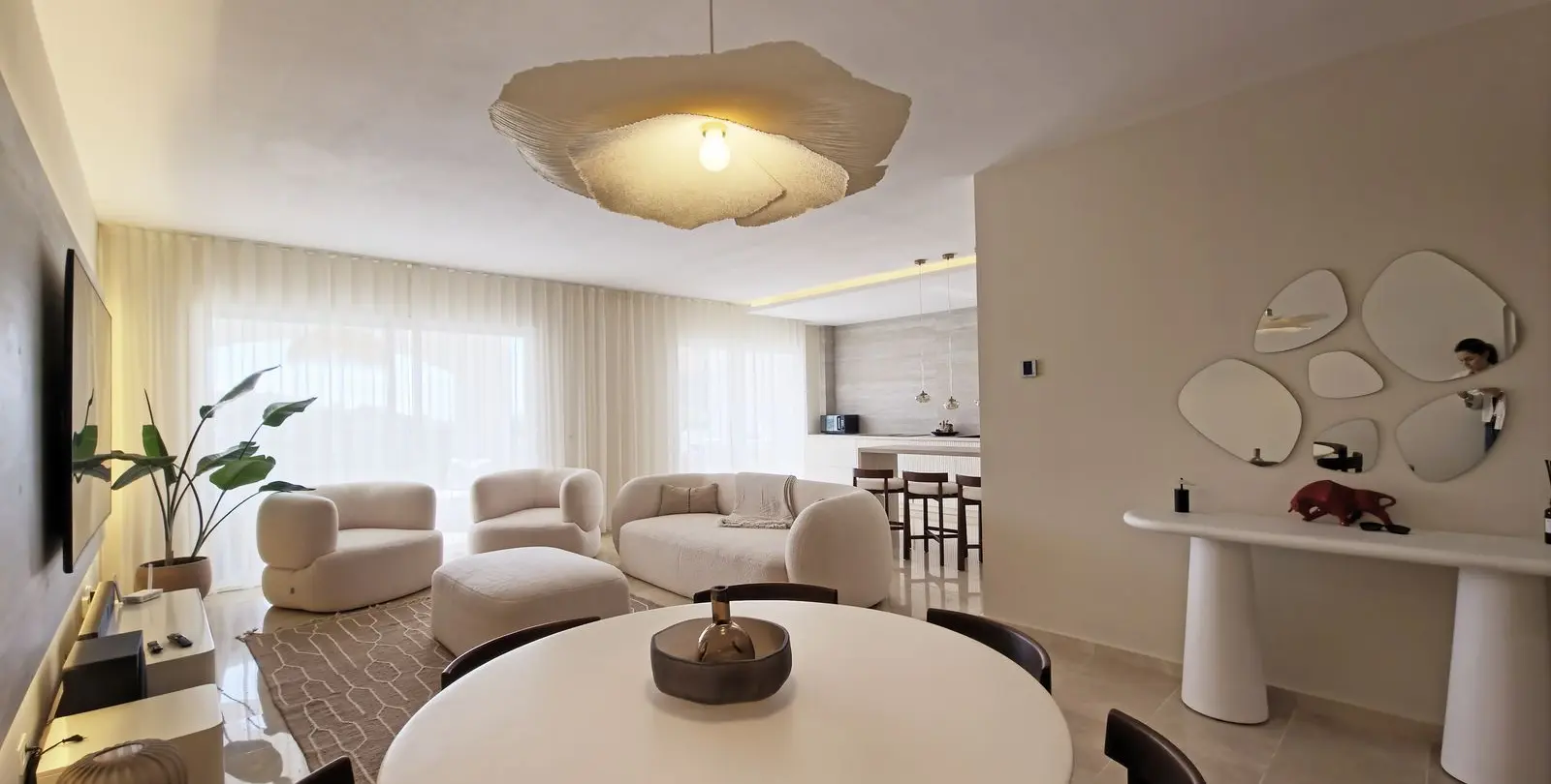 Sale of middle floor apartment in Benahavís 11