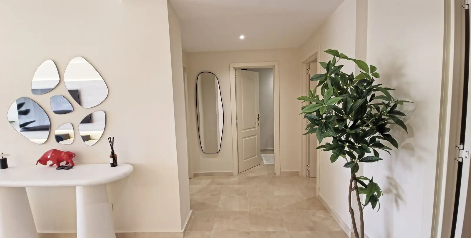 Sale of middle floor apartment in Benahavís 14