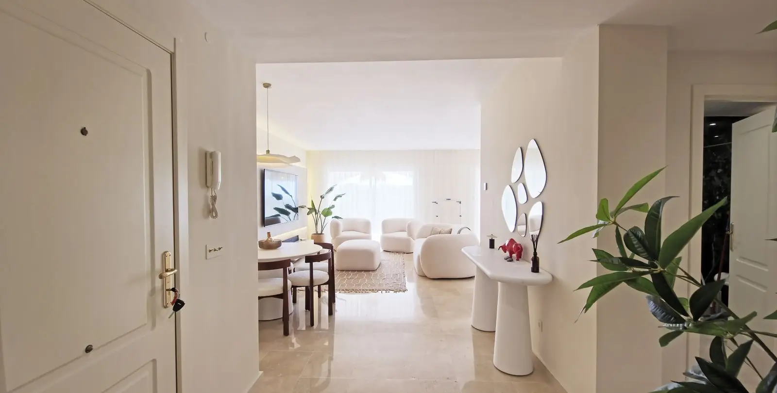 Sale of middle floor apartment in Benahavís 24