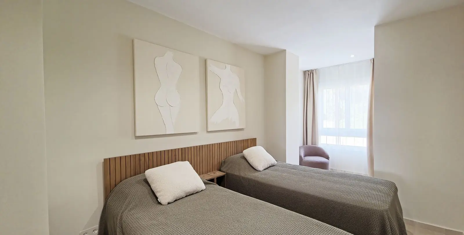 Sale of middle floor apartment in Benahavís 28