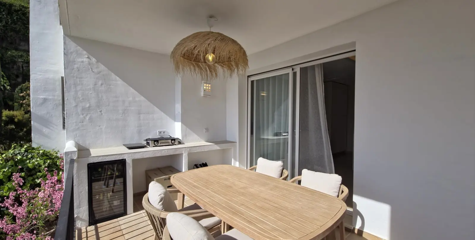 Sale of middle floor apartment in Benahavís 34